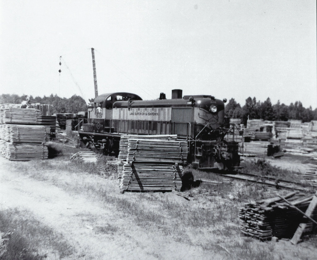 LS&I 1505 works at Big Bay in the 1950's